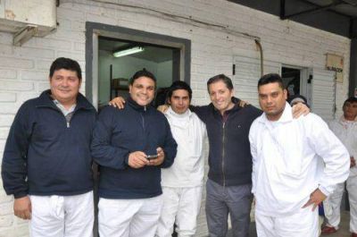 Fernando Gray visit� la planta de Cresta Roja tras su reapertura