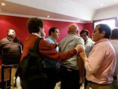 Valle Viejo: reuni�n por las cloacas termin� en un esc�ndalo
