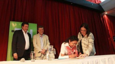 M�s de 60 familias de Puente 83 Norte ya son due�as de sus lotes