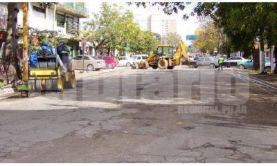 Par� la lluvia y el Municipio sali� a tapar los baches del centro
