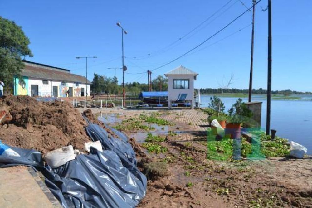 El r�o baj� a 4,56 Mts y contin�an los trabajos en la costa