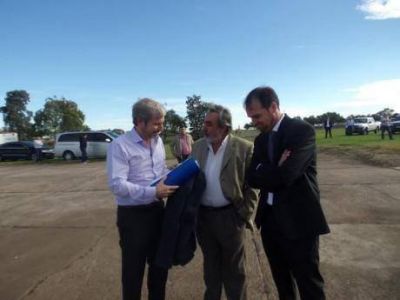 Frigerio: �no se dispondr�n obras hidra�licas sin antes hablarlo con los intendentes�