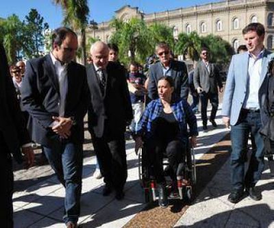 Sonrisas para disimular las cr�ticas