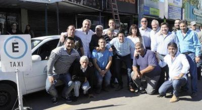 En medio de la discusi�n por Uber, Nardini meti� mano en el transporte de pasajeros local