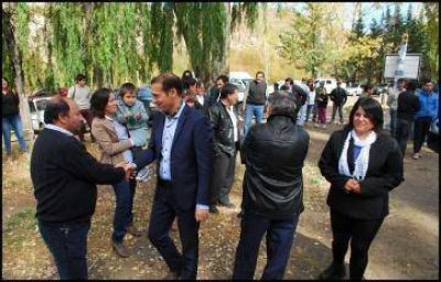 El gobernador Guti�rrez de gira por el interior