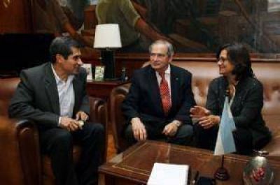 Corpacci se reuni� con tres ministros del Gobierno nacional