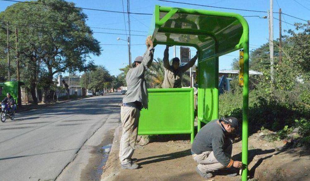 Colocan 200 nuevas garitas de colectivos en toda la ciudad