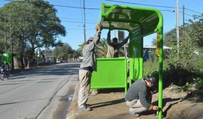 Colocan 200 nuevas garitas de colectivos en toda la ciudad