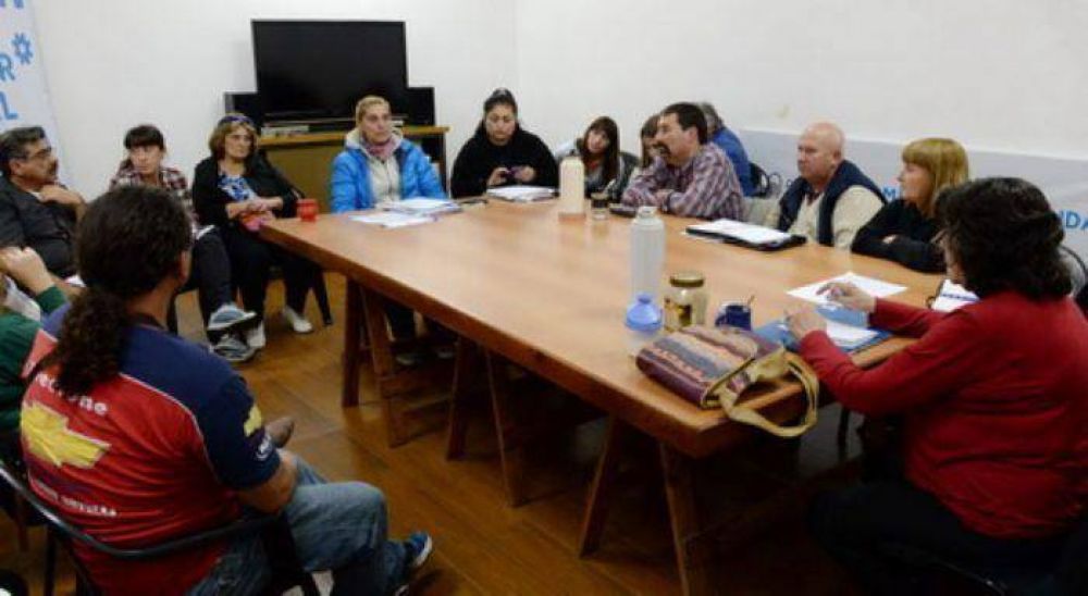 Baragiola viaja en busca de ayuda para volver a poner en marcha programas de trabajo
