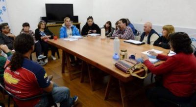 Baragiola viaja en busca de ayuda para volver a poner en marcha programas de trabajo