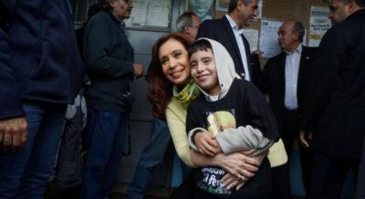 El kirchnerismo amenaza con postular a Cristina para el PJ