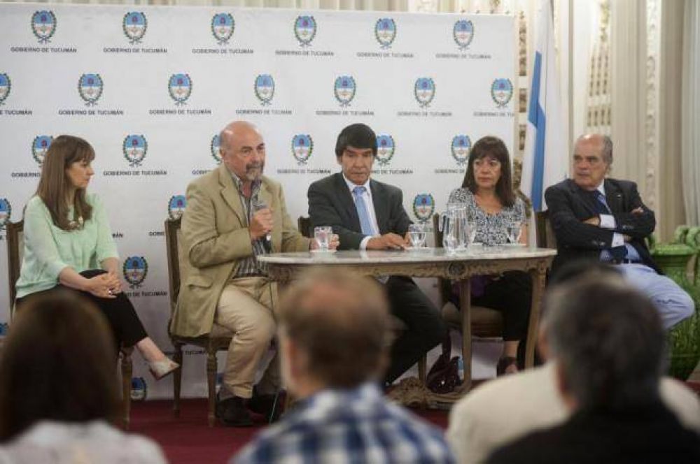 Manzur impulsa cambios en el reparto de fondos a municipios y comunas