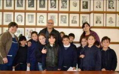 Balcarce: El Intendente recibi� a alumnos del Colegio San Jos�