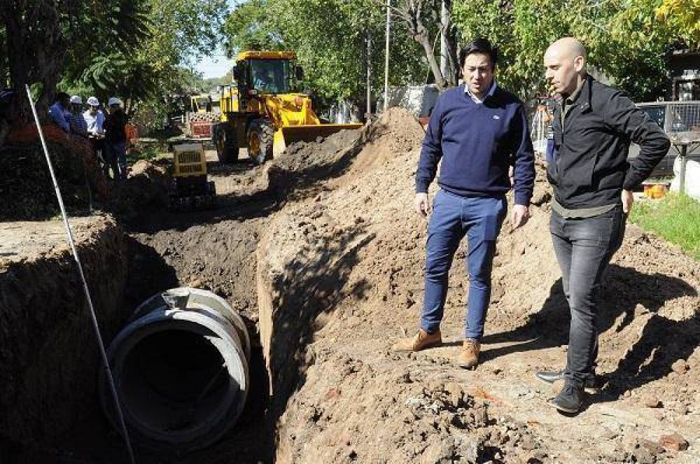 Nardini visit� obra hidr�ulica y de pavimentaci�n en Adolfo Sourdeaux