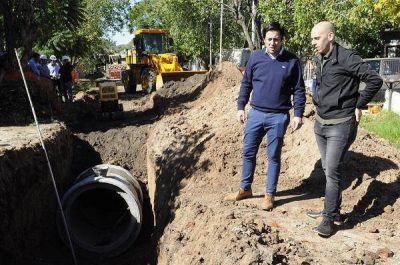 Nardini visit� obra hidr�ulica y de pavimentaci�n en Adolfo Sourdeaux