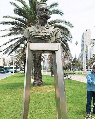 El antiguo busto de Umberto I regresa a su enclave original