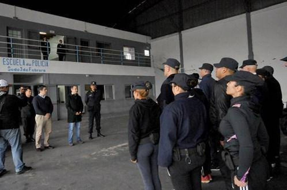 M�s seguridad para Tres de Febrero: anuncios de Valenzuela