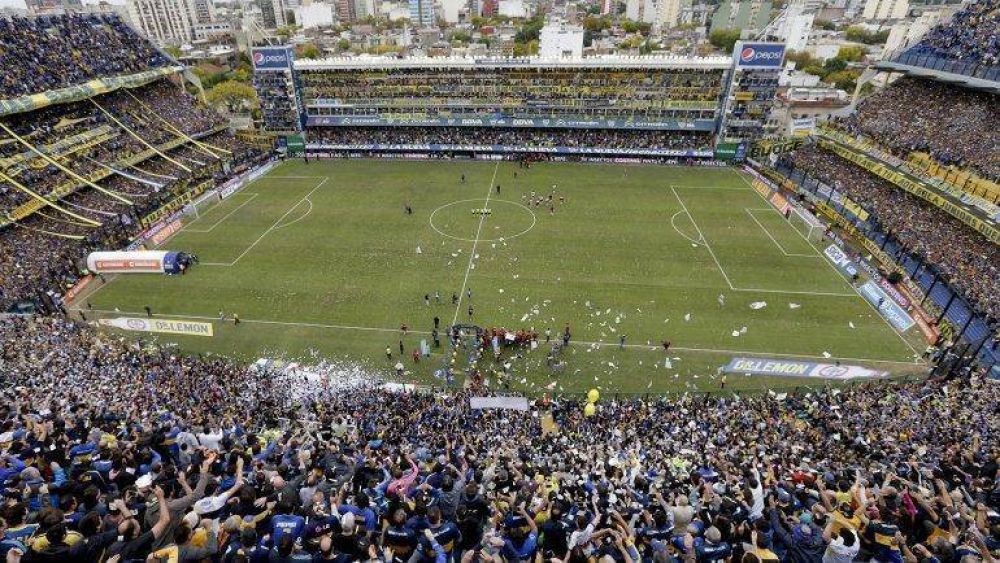 Video: escracharon a Carlos Zannini en la cancha de Boca