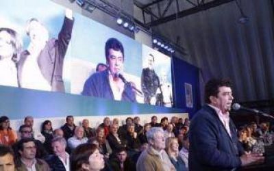 Espinoza convoc� a la primera Cumbre del PJ bonaerense