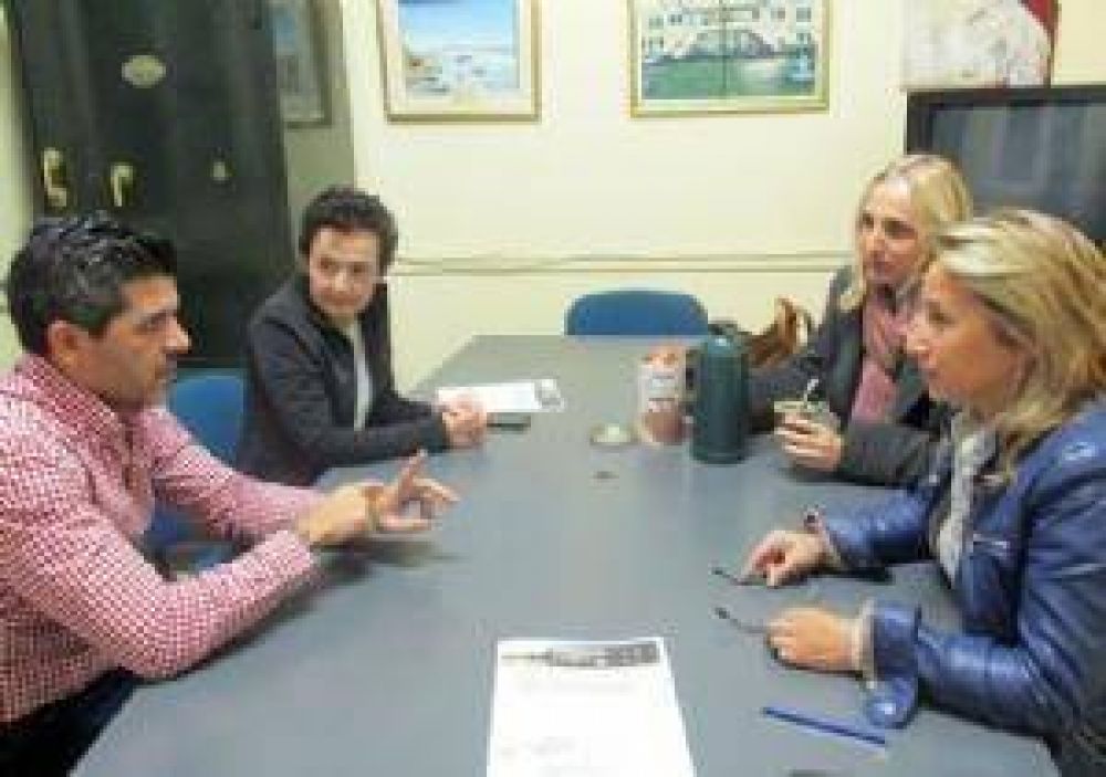 Domnguez Yelpo se reuni con integrantes de la Universidad