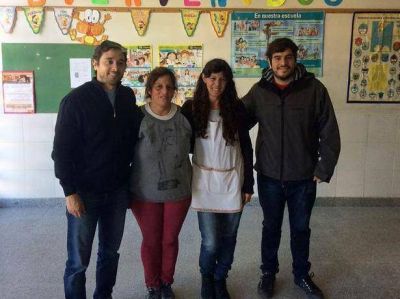 El concejal Luna don� m�s de 150 litros de leche a la escuela 4