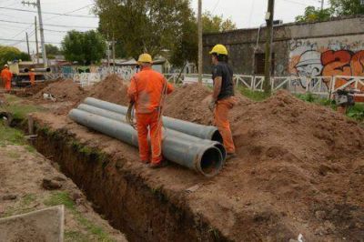Ampl�an la red de agua de Echeverr�a