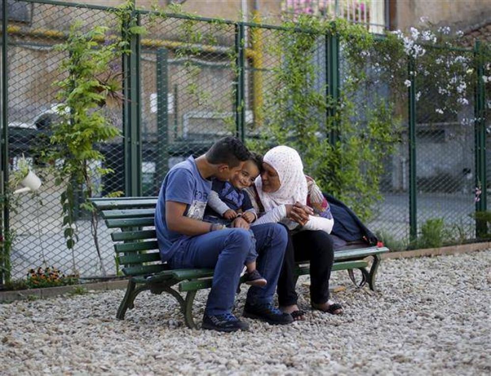 Dejar el horror atrás: los refugiados sirios que rescató Francisco rehacen su vida en Italia