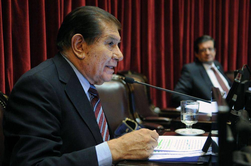 Pereyra se distancia del macrismo y pide prohibir despidos