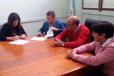 Se firm� el preacuerdo de las paritarias municipales