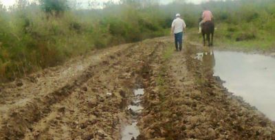 El problema de los caminos rurales y la circulaci�n de camiones en d�as de lluvia