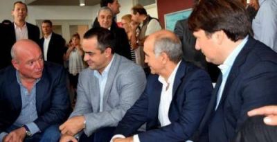 Kubar y Oro�o disertaron sobre pol�ticas ambientales