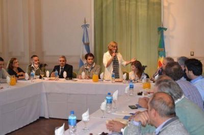 Mayol analiz� la situaci�n de caminos e infraestructura
