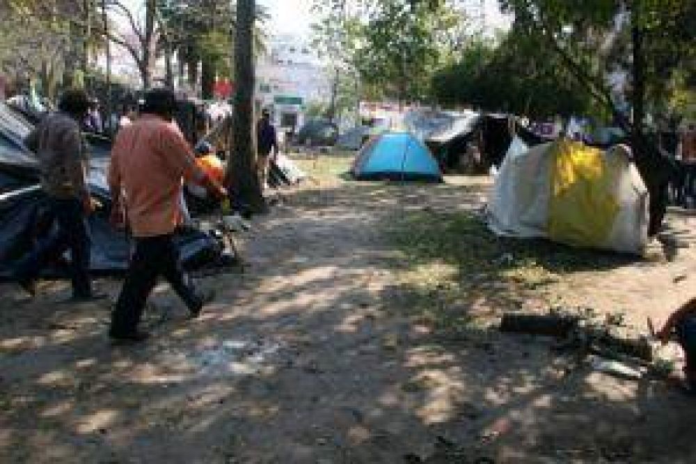 Manifestantes se ir�n de la plaza s�lo si la oferta oficial es viable