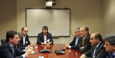 Manzur se reuni� con representantes del BID en Washington