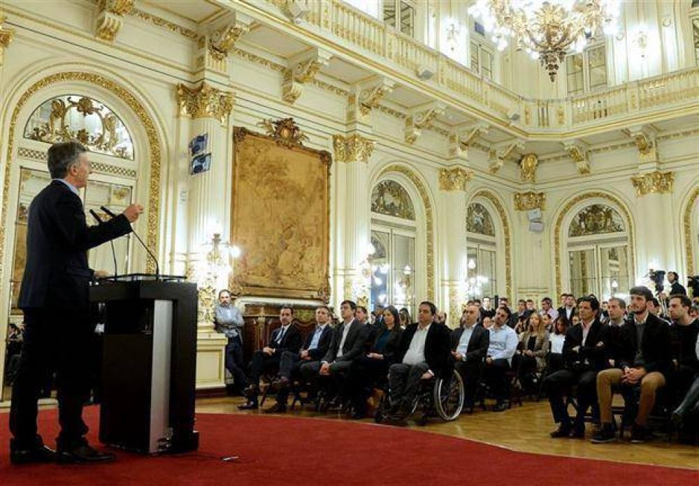 Anunci� el Gobierno beneficios para firmas que contraten j�venes