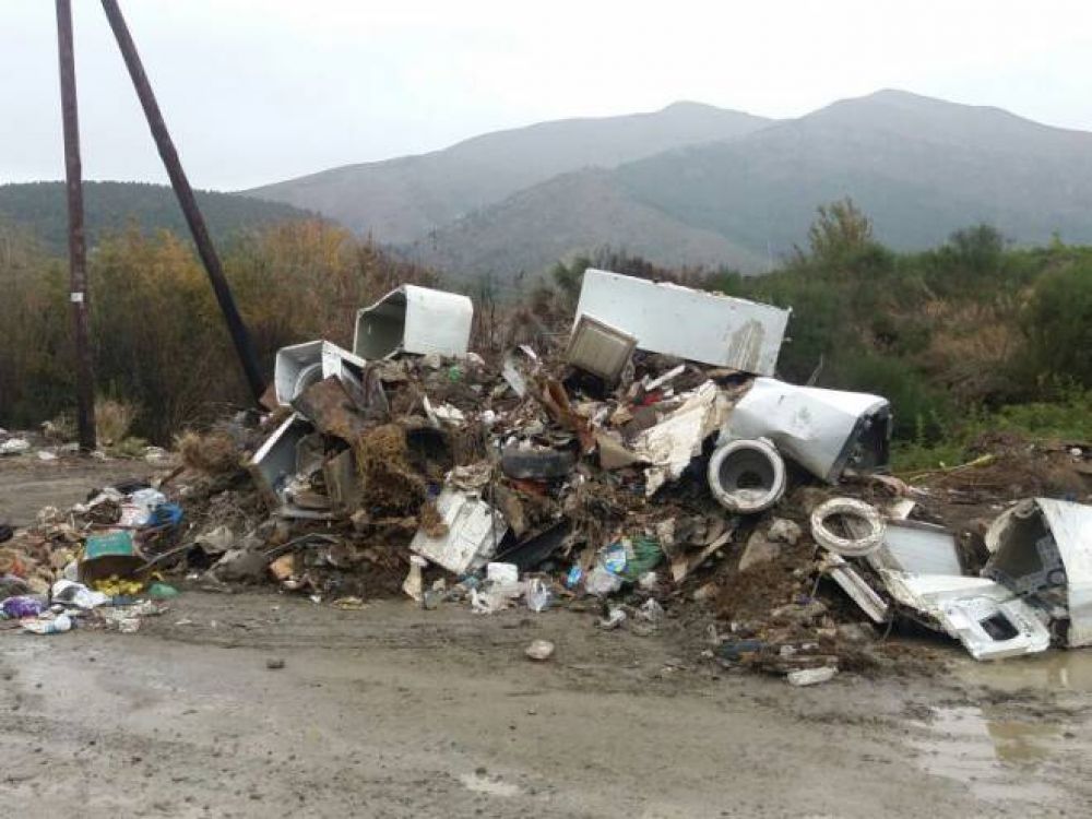 Por cuarta vez se realiza limpieza en bajada de barrio Omega