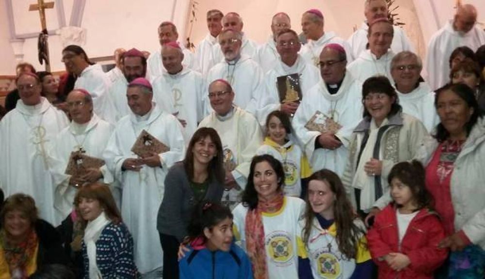 Obispos argentinos y chilenos invitaron al Papa a visitar la Patagonia