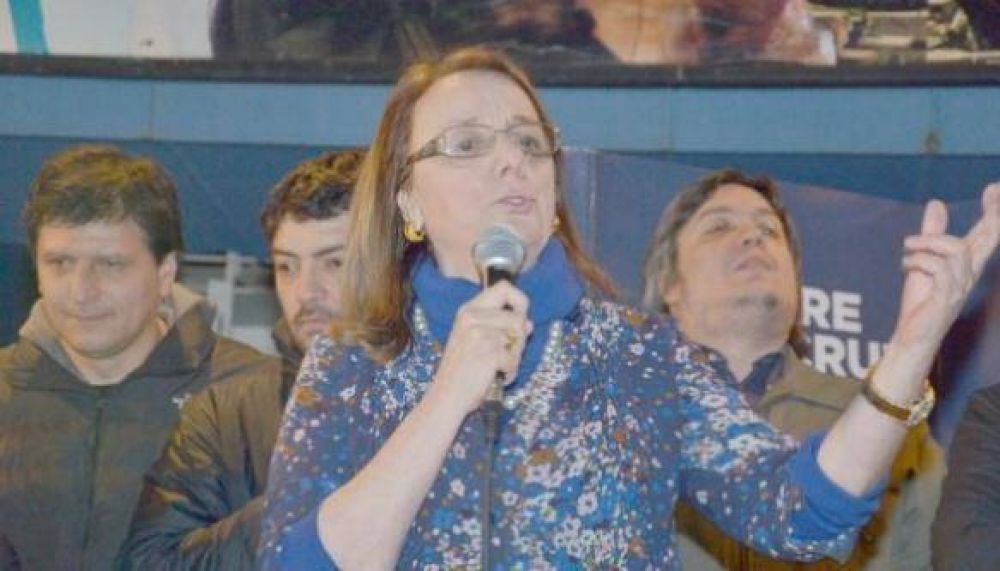 La Gobernadora suspendi� los aumentos en tarifas de luz2