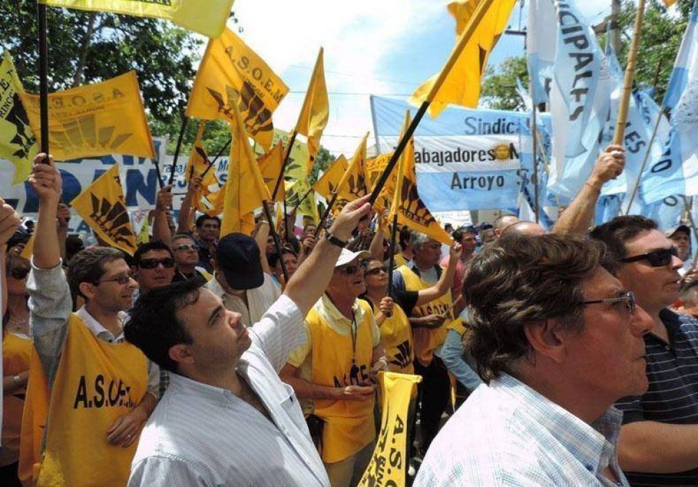 Municipales de la provincia paran por 24 horas y se movilizan a Las Rosas