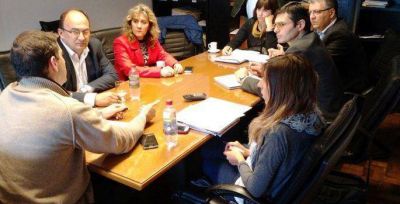 Salom�n y Lord�n se reunieron con el Administrador del Instituto de la Vivienda