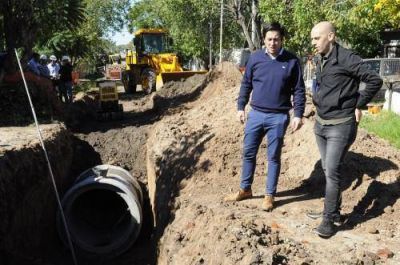 Nardini visit� obra hidr�ulica y pavimentaci�n en Adolfo Sourdeaux