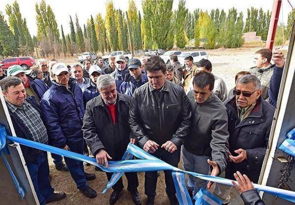 Gas para el Valle: Das Neves inaugur� la red en la zona de Bryn Crwn