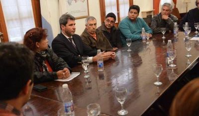 El gobernador se reuni� con trabajadores cesanteados desde Naci�n