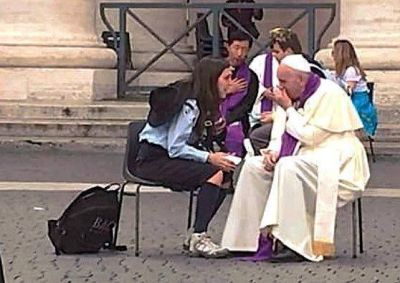 Una joven scout: �Me confes� con el Papa, sencillo como en la parroquia�