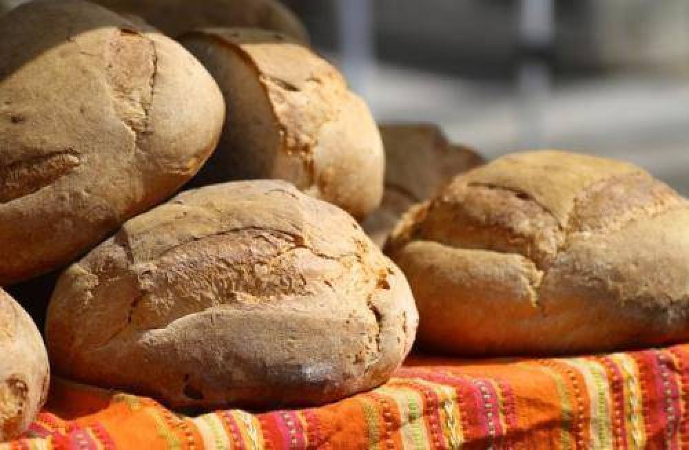 Panaderos romanos preparan el 