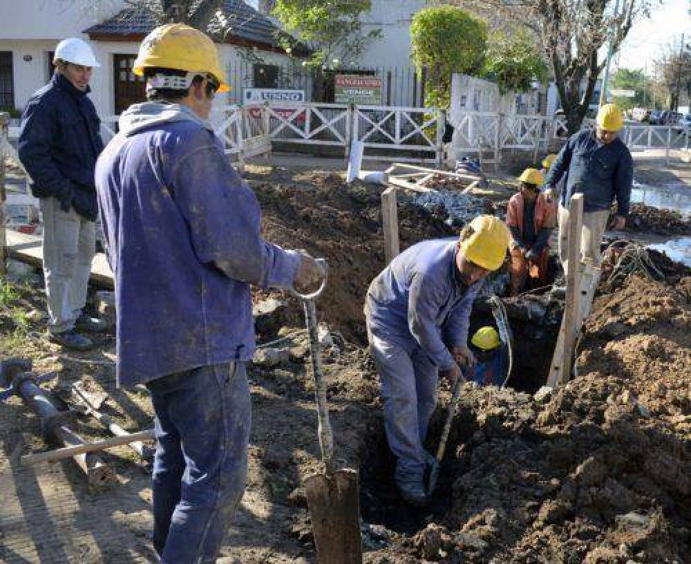 Avanzan las obras que sumar�n a miles de lomenses a la red cloacal
