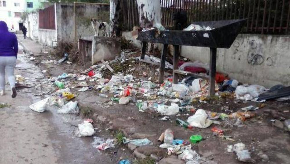 Vecinos del barrio Carlos Gardel denuncian abandono por parte de las autoridades municipales