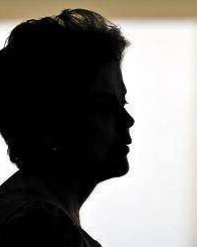 Dilma arma una agenda de izquierda para resistir