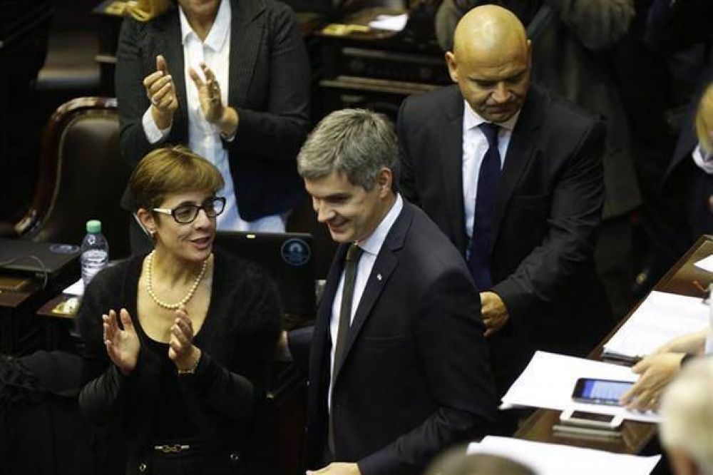 Pe�a se enfrent� con los diputados de la oposici�n por el desempleo y la inflaci�n