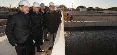 Frigerio recorri� las obras de la planta de AySA